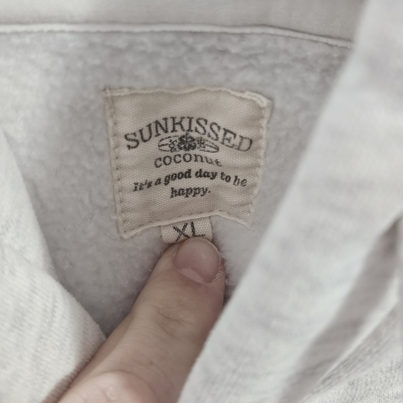 Oversized SUNKISSED coconut Hoodie With Embroidered Hearts - Picture 7 of 8